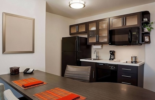 Southfield Resort | Vacation Day Is Always A Great Idea! Enjoy Convenient Room with Kitchen!