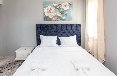 Bodrum City Center Apartment | Vacation Flat w Balcony 5 min to Beach in Bodrum