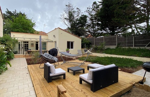 Saint-Brevin-les-Pins House | Vacation home 50m from the sea, ideal for families.