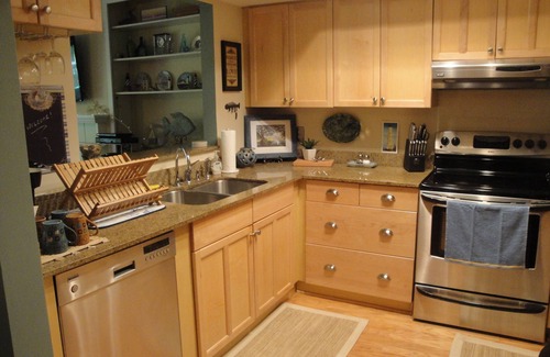 Saint Simons Heights House | Vacation Getaway - Spacious Bi-Level - 2 Trek Bikes