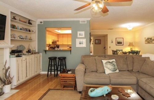 Saint Simons Heights House | Vacation Getaway - Spacious Bi-Level - 2 Trek Bikes