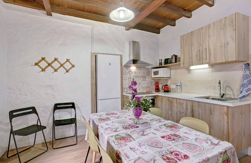 Buenavista del Norte House | Vacation Home 'Casa La Zahorra' with Mountain View, Private Terrace and Wi-Fi