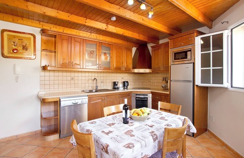 Aguimes House | Vacation Home "Casa Los Abuelos 2" with Mountain View, Private Terraces & Wi-Fi