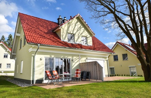 Korswandt House | Vacation home Birgit 6i - Family accommodation with fireplace