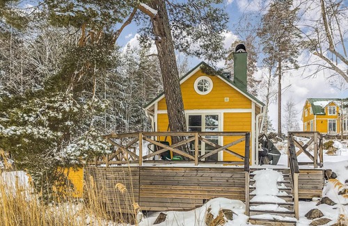 Uppsala House | Vacation home directly on the lake, Trehörningen