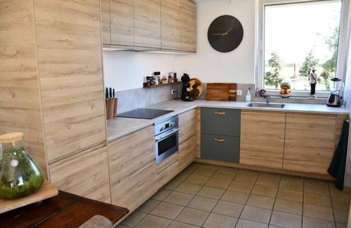 Dronten House | Vacation home Flevoland - with terrace, garden and jacuzzi