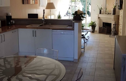 La Porcherie House | Vacation Home 'Gîte Les Dahlias' with Pool, 2 Terraces & Wi-Fi