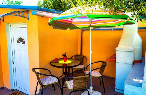 Novi Vinodolski Apartment | Vacation Home Grill & Chill with 350m2 garden with BBQ
