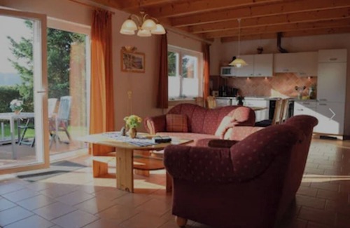 Muritz House | Vacation home in a quiet location, 200m from the nature reserve lake, Mönchshof 13a, with WLAN