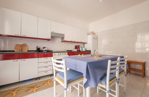 Barcellona Pozzo di Gotto House | Vacation Home "La Casa Di Wioletta" with Sea View, Private Terrace & Wi-Fi