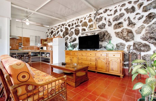 Guia de Isora House | Vacation Home 'Las Piletas Tres' with Mountain View, Private Terrace and Wi-Fi