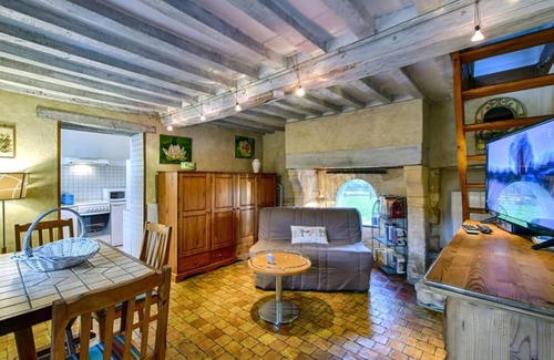 Saint-Wambert-des-Trois-Vallees House | Vacation Home "Le Bout Du Pré" with Shared Heated Pool, Private Terrace & Wi-Fi