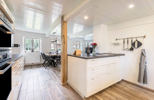 Dagebuell House | Vacation Home "Luis - Hus" with 2 Private Terraces, Private Garden & Wi-Fi