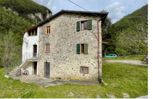 Gallicano House | Vacation Home "Luxury Suite La Grotta Del Vento" with Mountain View, Shared Pool & Wi-Fi