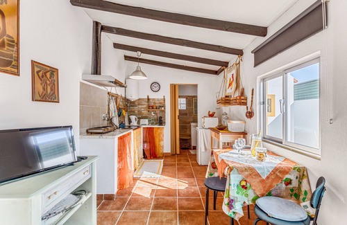 Sao Simao House | Vacation Home "O Mundo Da Lua - Galinheiro" with Shared Garden & Wi-Fi