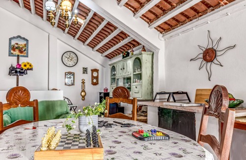 Sao Simao House | Vacation Home "O Mundo Da Lua - Galinheiro" with Shared Garden & Wi-Fi