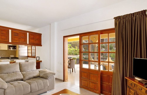 Mogan House | Vacation Home "Paraíso del Molinero" with Shared Pool, Private Terrace & Wi-Fi