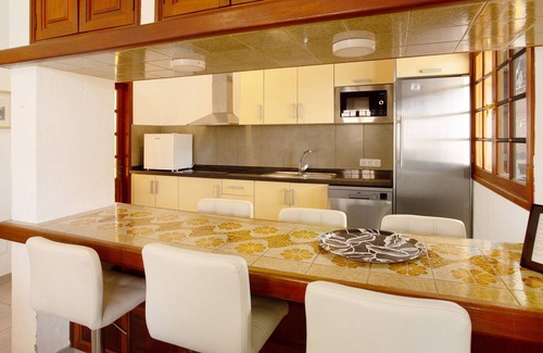 Mogan House | Vacation Home "Paraíso del Molinero" with Shared Pool, Private Terrace & Wi-Fi