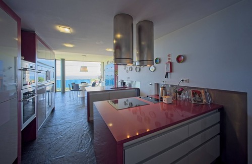 Carreco House | Vacation home with indoor pool and sea view!