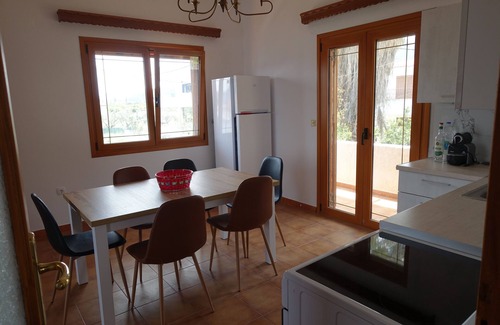 Troizinia Villa | Vacation home right by the sea, great view, large garden