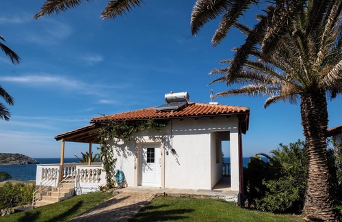 Mochlos House | Vacation home right on the Mediterranean with direct sea access