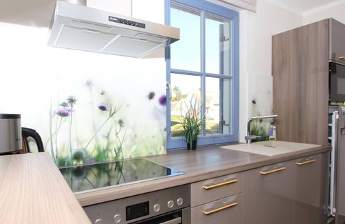 Glowe House | Vacation home Stranddistel - close to the beach, thatched roof, with garden, sauna, dog-friendly