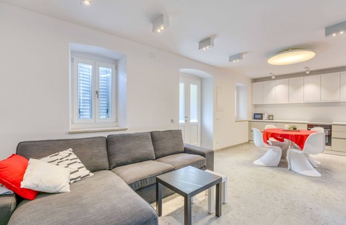 Mali Losinj House | Vacation home Tanja by Interhome