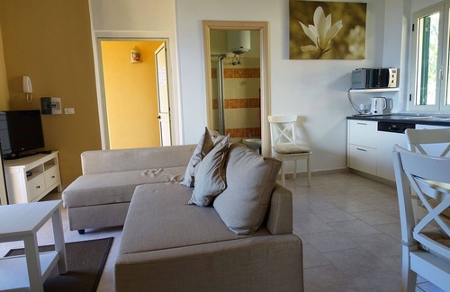 Parghelia House | Vacation Home "Terrazzo A9" with Sea View, Shared Pool & Wi-Fi