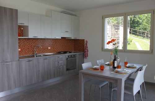 Oggebbio House | Vacation home with lake view up to 10 p. quiet location, private garden and bread service