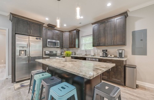 Hampton House | Vacation Homes at Buckroe Beach! Sleeps 10 2