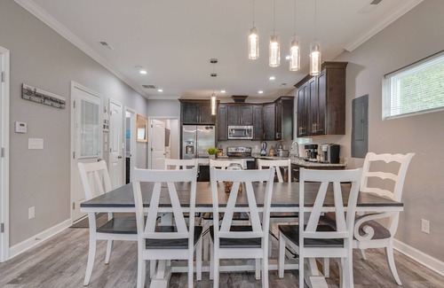 Hampton House | Vacation Homes at Buckroe Beach! Sleeps 10 2