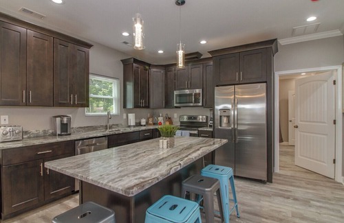 Hampton House | Vacation Homes at Buckroe Beach! Sleeps 10 3