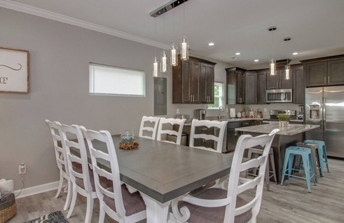 Hampton House | Vacation Homes at Buckroe Beach! Sleeps 10 3