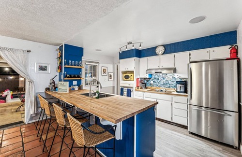 Healy's Dutchtown House | Vacation House! 6BR, FREE Heated Pool, Arcade & Hot Tub