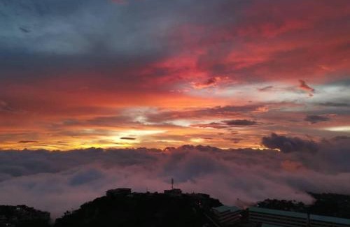 Baguio Apartment | Vacation House in Baguio with Amazing Sunset Views