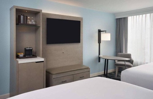 Cocoa Beach Hotel | Vacation in Cocoa Beach! 3 Large Units! Onsite Pool, Parking,