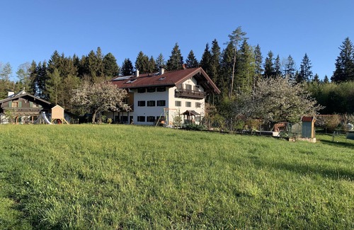 Frasdorf Apartment | Vacation in the countryside with mountain views and close to the Chiemsee