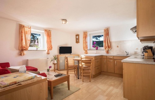 Achberg Apartment | Vacation in the Countryside - Apartment "Marschall" in Quiet Location with Horse Farm