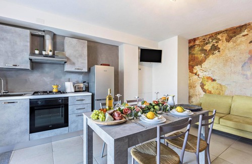 Castelnuovo del Garda House | Vacation Home 'Homely Feeling' with Wi-Fi, A/C, Balcony & Garden