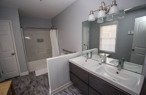 West End House | Vacation Rental House in Downtown Greenville SC With 6 Bedrooms, Sleeps 16