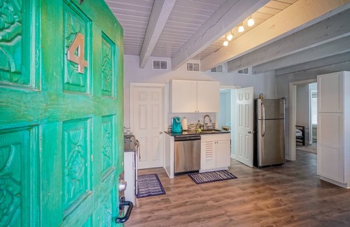 West Old Town Apartment | Vacation Safely! 2BR/1.5ba Professionally Cleaned
