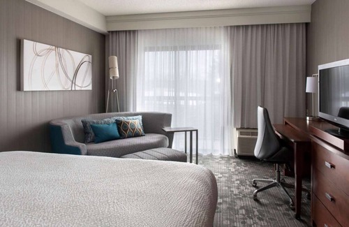 Milford Hotel | Vacation Starts Here! w/Indoor Pool, Pet-Friendly, Close to Edwards Field