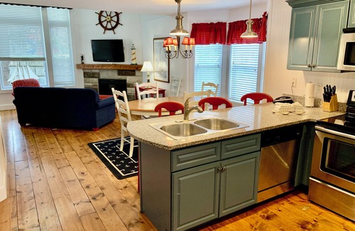 Branson Cottage | Vacation Time! 2BDR family cottage in Stormy Point Village Resort.