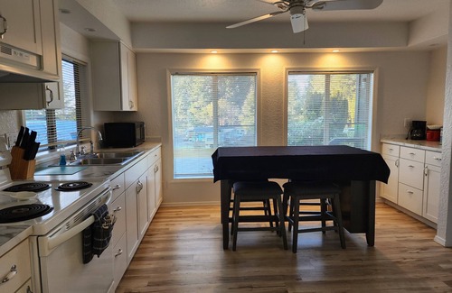 Coos Bay House | Vacation Unit A. Lots of room for families, fun in the sun and beach time.