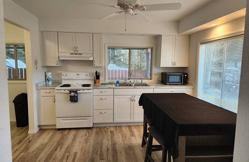 Coos Bay House | Vacation Unit A. Lots of room for families, fun in the sun and beach time.