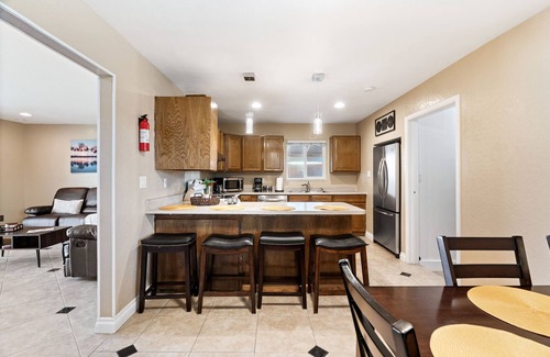Charleston Preservation House | Vacational Home at the Desert Las Vegas -12 min from The Strip