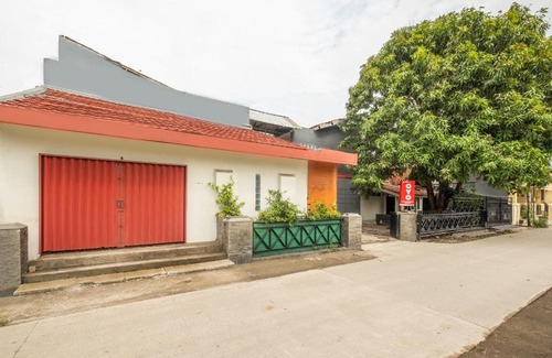 Karawang Hotel | Vaccinated Staff - OYO 2227 Raka Residence Syariah