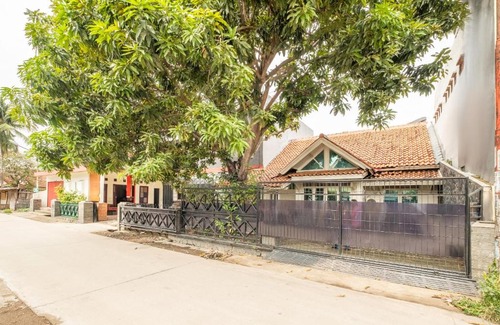 Karawang Hotel | Vaccinated Staff - OYO 2227 Raka Residence Syariah