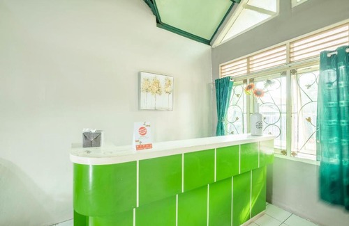 Karawang Hotel | Vaccinated Staff - OYO 2227 Raka Residence Syariah