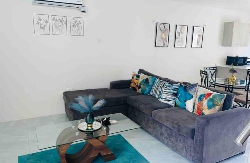 Discovery Bay Apartment | VaeTropicalParadise Free Beach & Pool Access